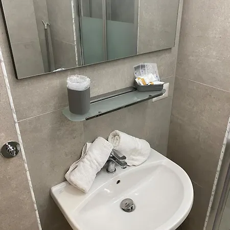 Emam Al Centro 150mt Dal Mare E La Metro A2 Passi Apartamento
