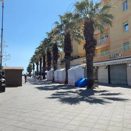 Emam Al Centro 150mt Dal Mare E La Metro A2 Passi Lido di Ostia