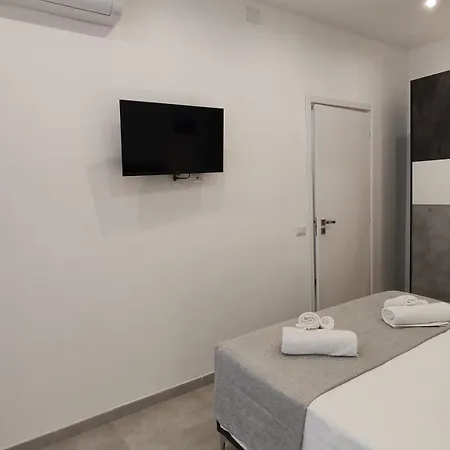 Apartamento Emam Al Centro 150mt Dal Mare E La Metro A2 Passi