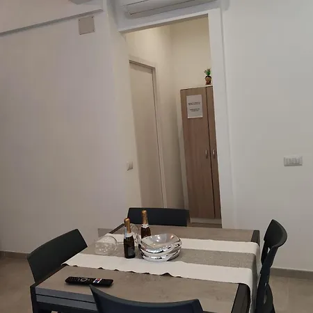 Appartamento Emam Al Centro 150mt Dal Mare E La Metro A2 Passi