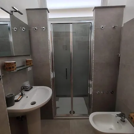Emam Al Centro 150mt Dal Mare E La Metro A2 Passi Apartamento *